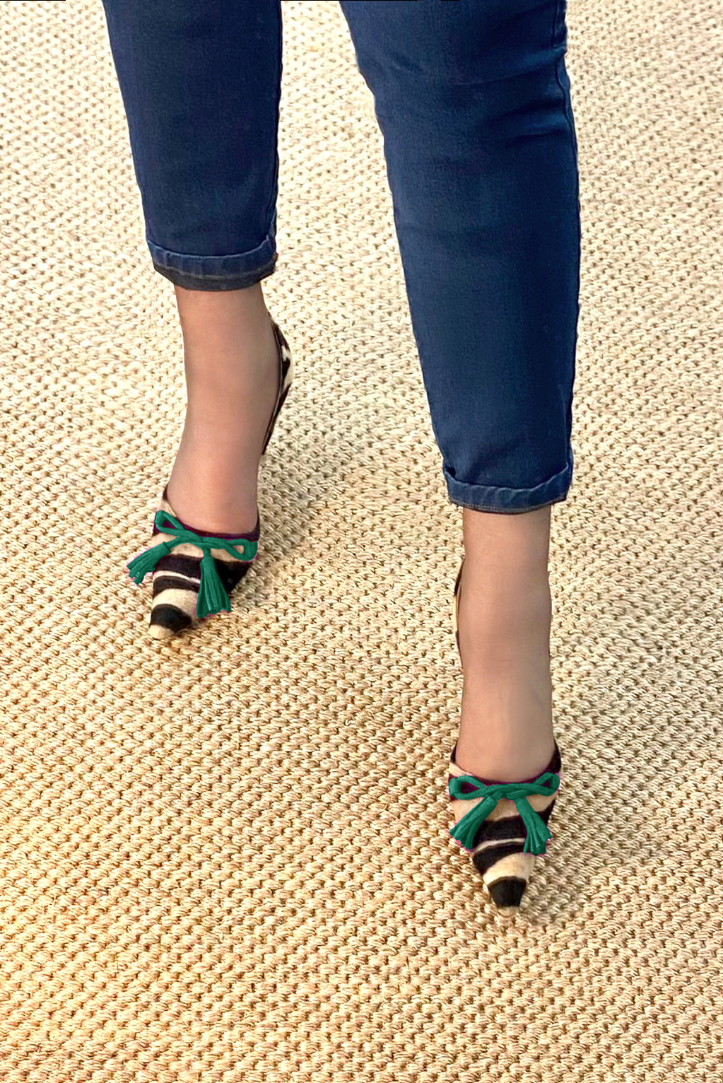 Safari black and emerald green women's open arch dress pumps. Pointed toe. Very high slim heel. Worn view - Florence KOOIJMAN